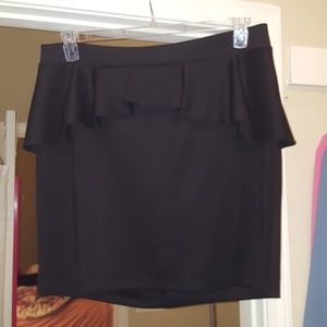 🌻Black peplum pencil skirt